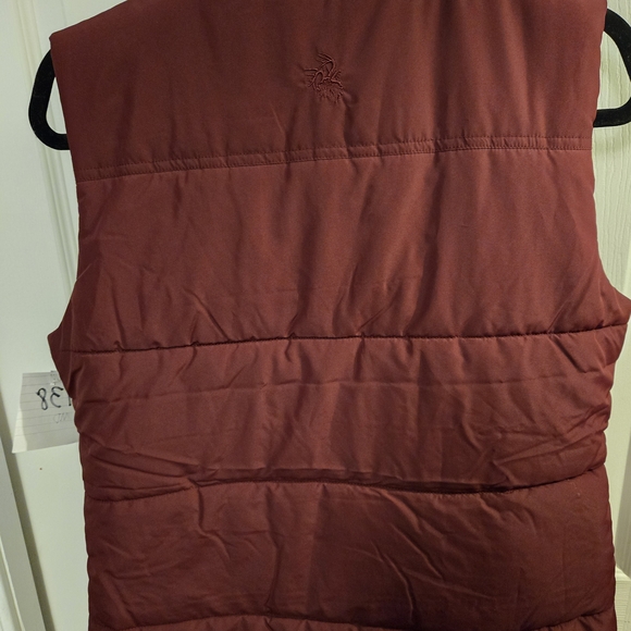 Legendary Whitetails Maroon Vest with Plaid Lining - Picture 5 of 6